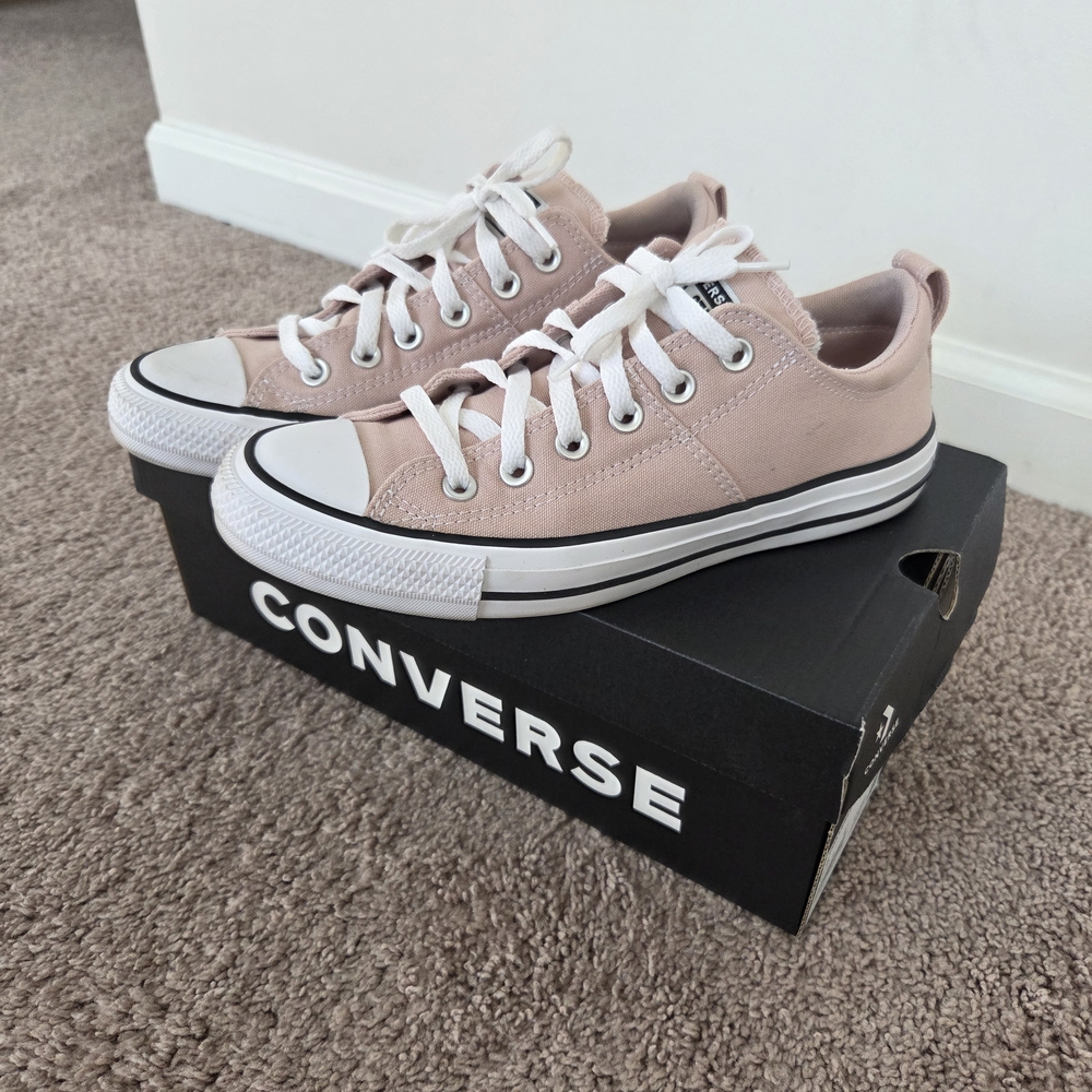 Converse Women's Pink Sneakers
